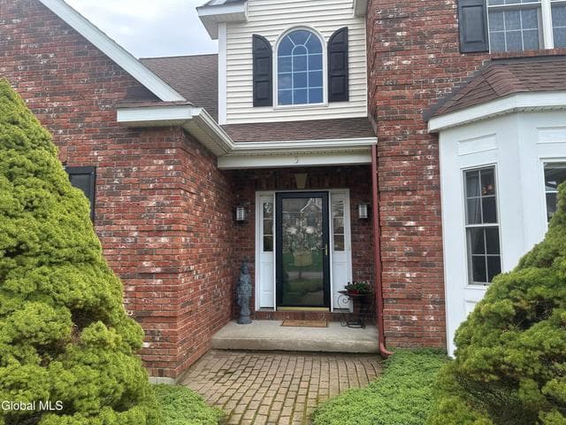 5 Avallon Way, Guilderland, NY, photo 2