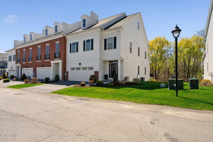 40 Cambridge Way, Colonie, NY, photo 1