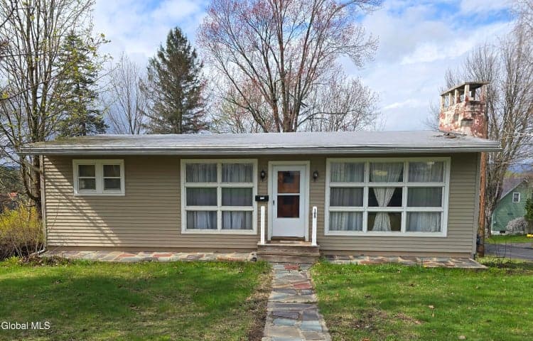 105 E 6th Avenue, Johnstown, NY, photo 1