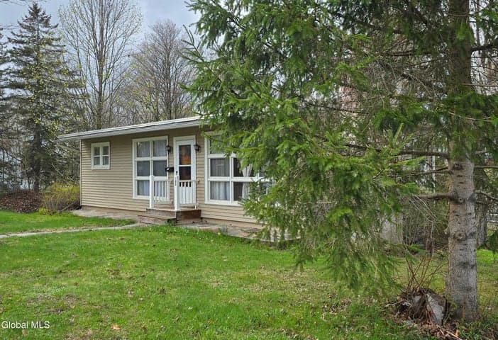 105 E 6th Avenue, Johnstown, NY, photo 2