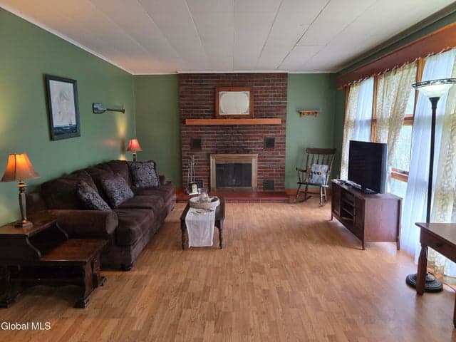 105 E 6th Avenue, Johnstown, NY, photo 5