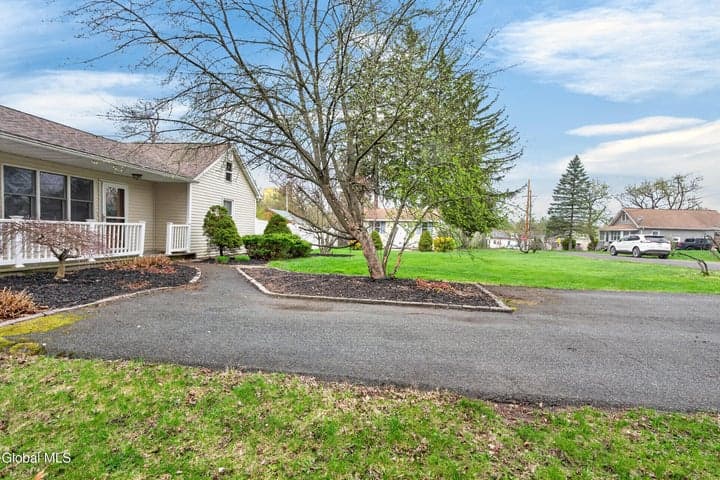 19 Wisconsin Avenue, East Greenbush, NY, photo 3