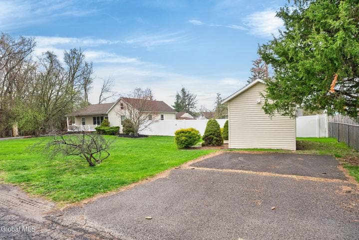 19 Wisconsin Avenue, East Greenbush, NY, photo 5