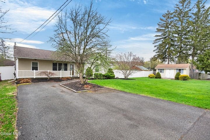 19 Wisconsin Avenue, East Greenbush, NY, photo 4