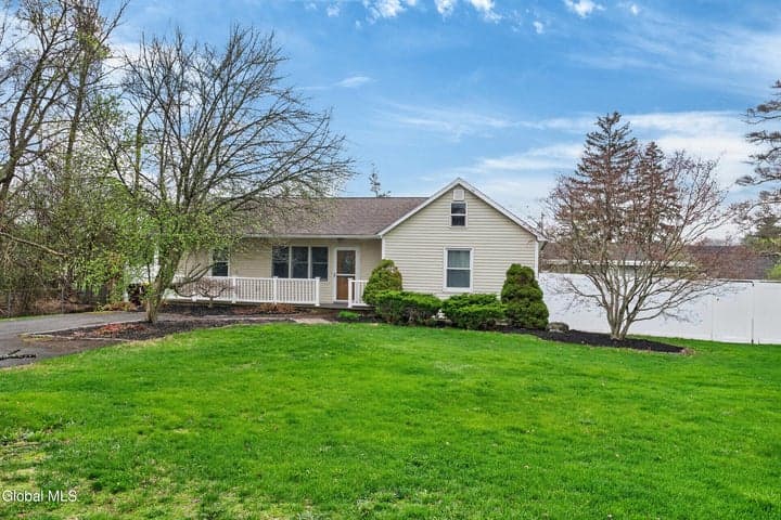 19 Wisconsin Avenue, East Greenbush, NY, photo 2