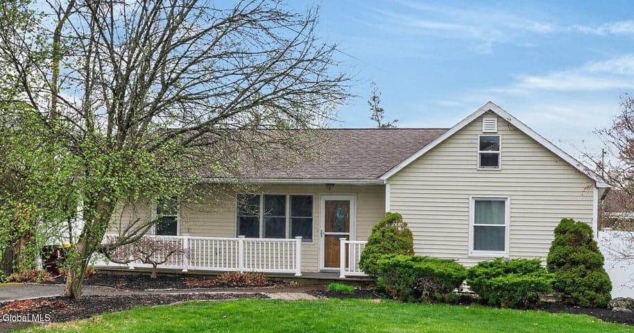 19 Wisconsin Avenue, East Greenbush, NY, photo 1