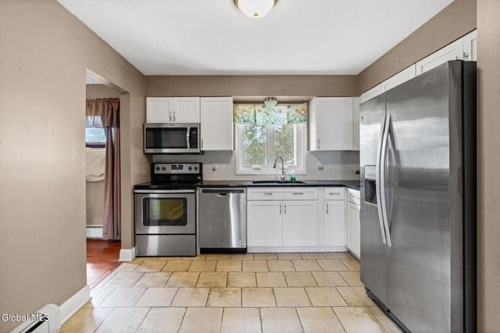 6 St Thomas Lane, Colonie, NY, photo 3