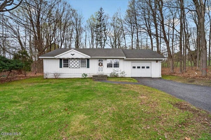 10 Geyser Road, Saratoga Springs, NY, photo 1
