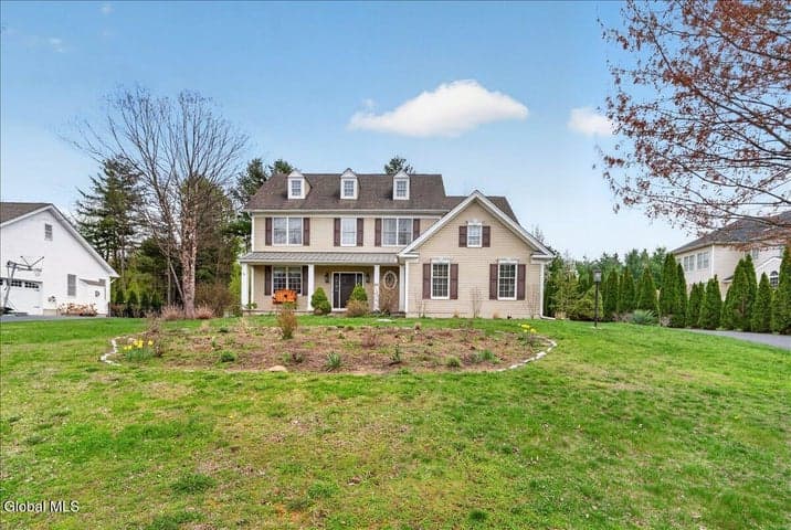 65 Stone Crest Drive, Halfmoon, NY, photo 1