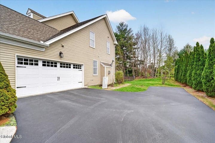 65 Stone Crest Drive, Halfmoon, NY, photo 3