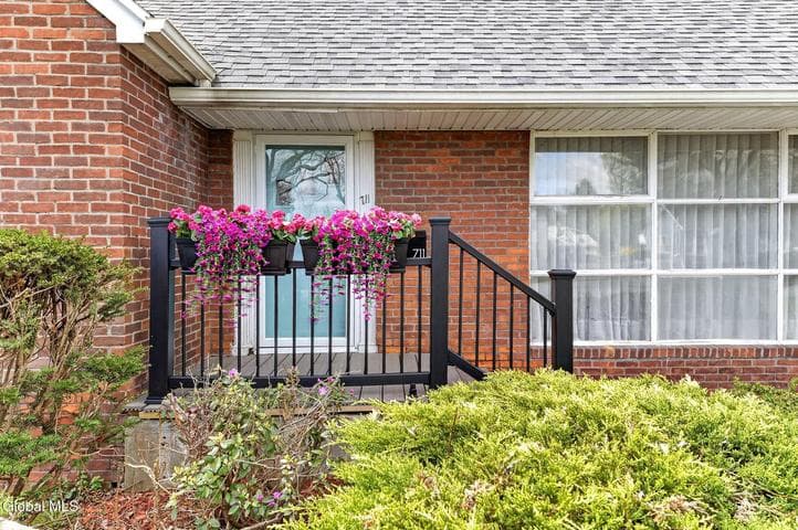 711 Riverside Avenue, Glenville, NY, photo 2