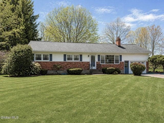 17 Plaid Place, Clifton Park, NY, photo 2