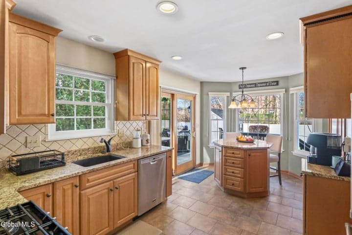 41 Covington Avenue, Colonie, NY, photo 3