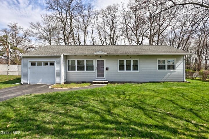 19 Stirrup Drive, Colonie, NY, photo 1