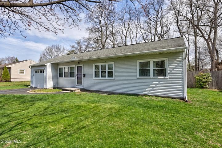 19 Stirrup Drive, Colonie, NY, photo 3