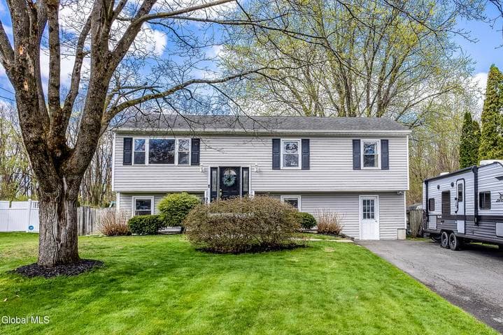 5 Dussault Drive, Latham, NY, photo 1