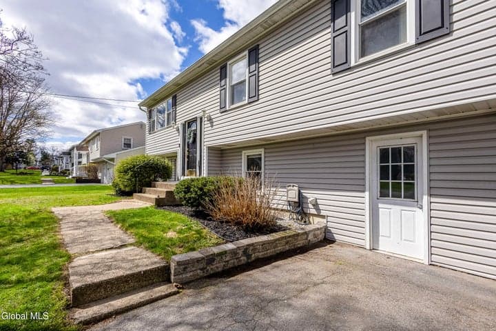 5 Dussault Drive, Latham, NY, photo 2
