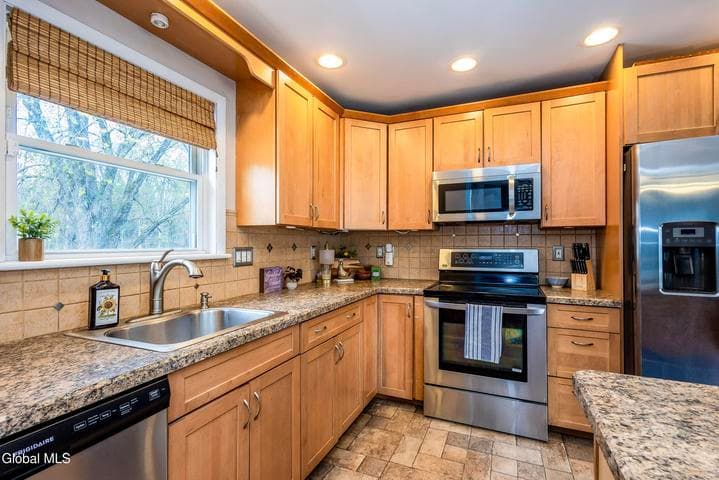 5 Dussault Drive, Latham, NY, photo 5