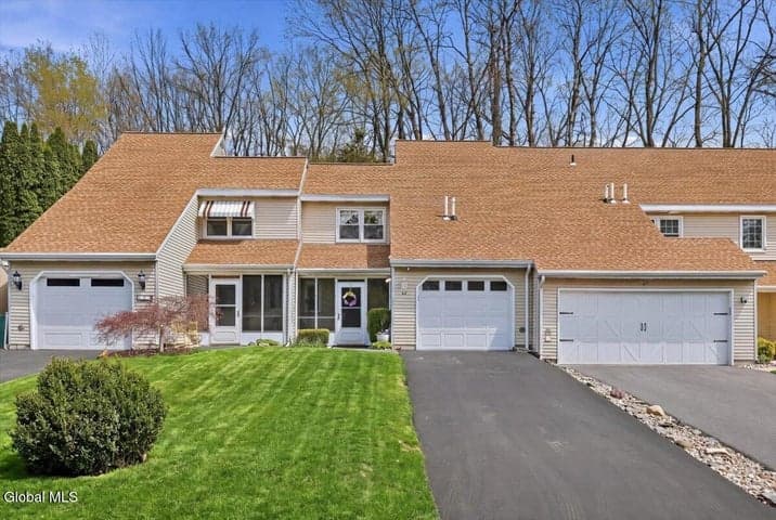 25 Grant Hill Court, Clifton Park, NY, photo 1