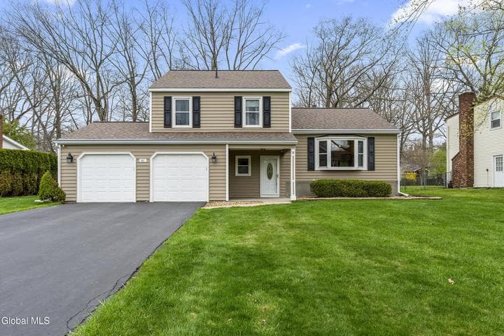 61 Longmeadow Drive, Bethlehem, NY, photo 2