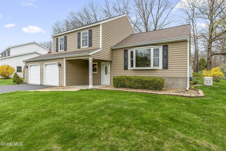 61 Longmeadow Drive, Bethlehem, NY, photo 3