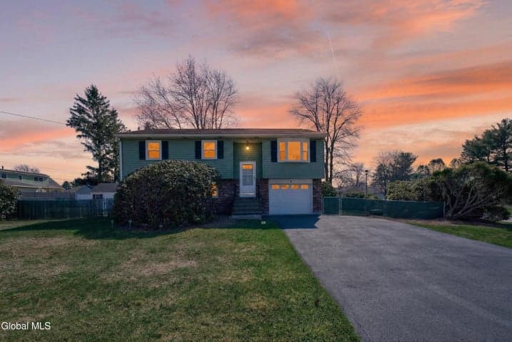 2 Maple Drive, Colonie, NY, photo 2