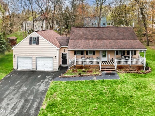 1686 Julianne Drive, Schodack, NY