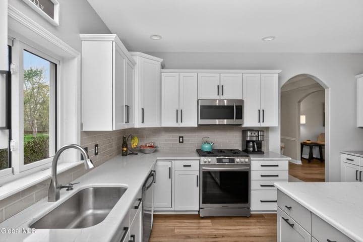 58 Egmont Court, Delmar, NY, photo 2