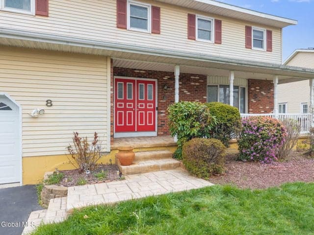 8 Windlass Drive, Latham, NY, photo 3