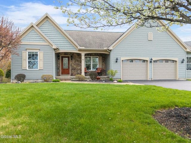 37 Gladstone Circle, Halfmoon, NY, photo 1