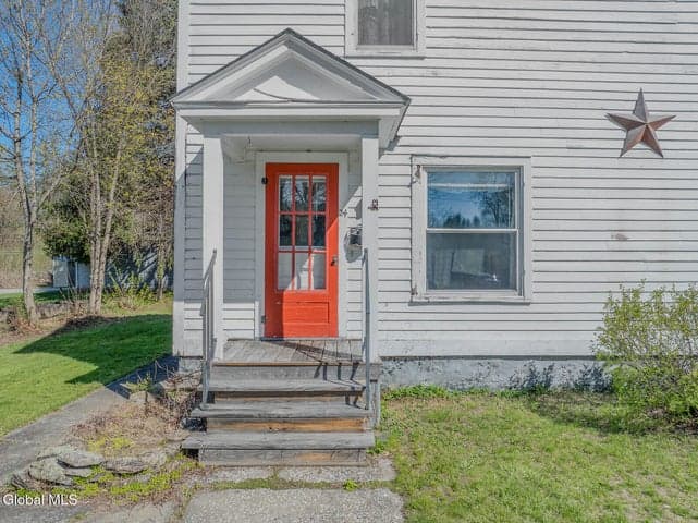 24 Mowry Avenue, Greenwich, NY, photo 2