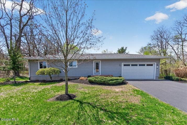 59A Bonner Avenue, Colonie, NY, photo 1