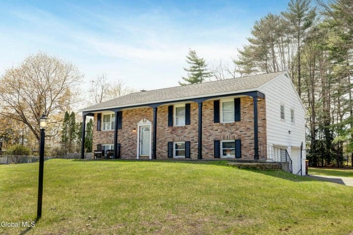 20 Wynnefield Drive, Moreau, NY, photo 3
