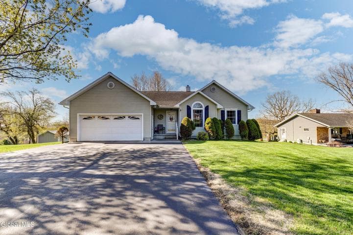 4 Rockefeller Drive, St Johnsville, NY, photo 2