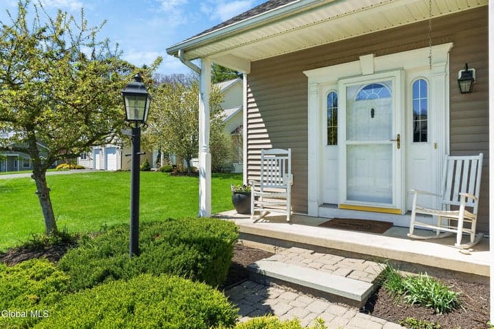 60 Oakmont Street, Niskayuna, NY, photo 3