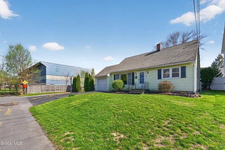 25 Woodbine Avenue, Watervliet, NY, photo 3
