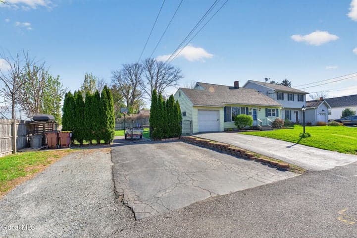 25 Woodbine Avenue, Watervliet, NY, photo 4