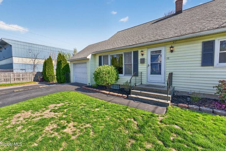 25 Woodbine Avenue, Watervliet, NY, photo 5
