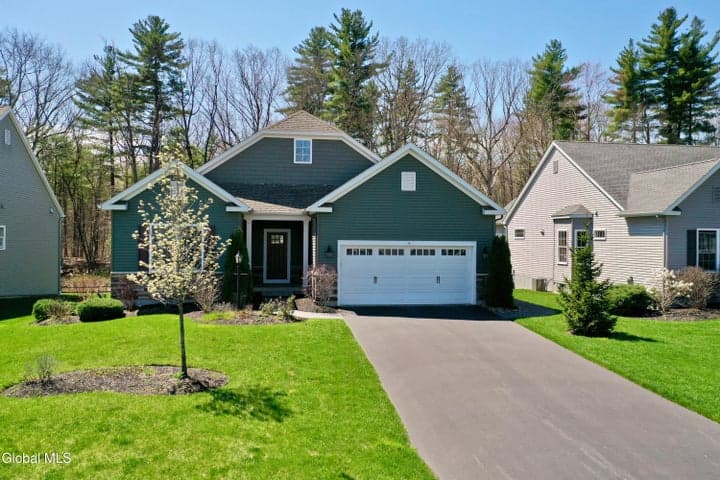 9 Linden Park Drive, Halfmoon, NY, photo 2
