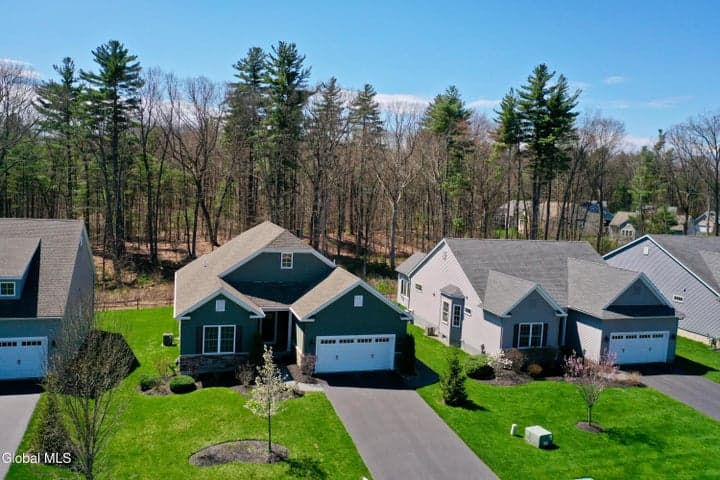 9 Linden Park Drive, Halfmoon, NY, photo 4