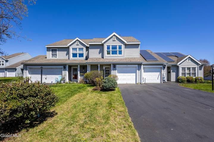 4 Justine Court, East Greenbush, NY, photo 1