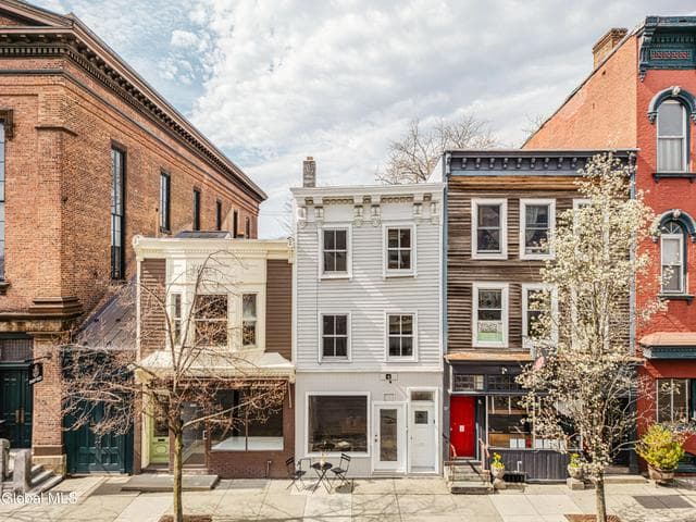 323 Warren Street, Hudson, NY