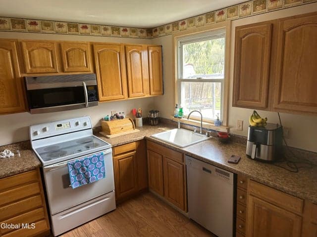 34 Franklin Street, Gloversville, NY, photo 3