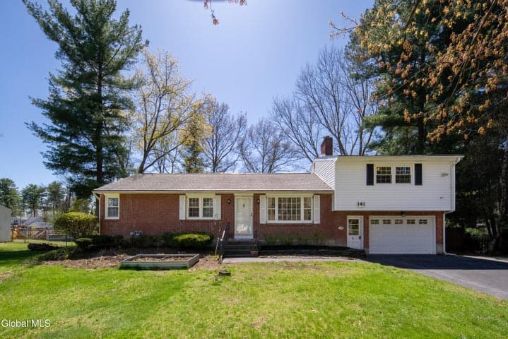 141 Birchwood Drive, Guilderland, NY, photo 1