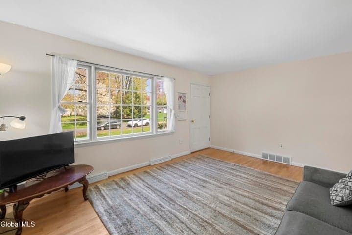 141 Birchwood Drive, Guilderland, NY, photo 4
