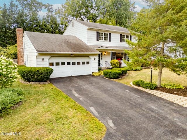 10 Oakwood Drive, Queensbury, NY, photo 1