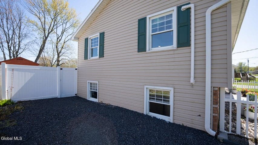 54 New York Avenue, East Greenbush, NY, photo 5