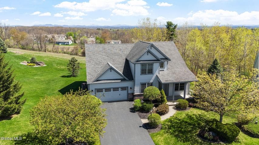 4 Camden Court, Halfmoon, NY, photo 2