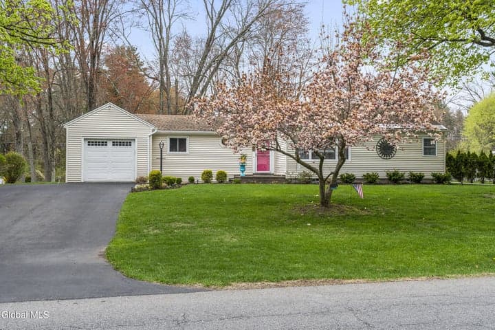 16 Morningside Drive, Guilderland, NY, photo 1