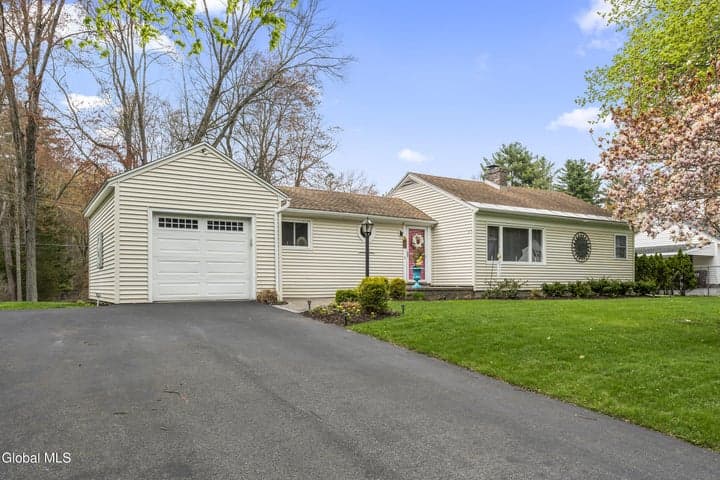 16 Morningside Drive, Guilderland, NY, photo 2